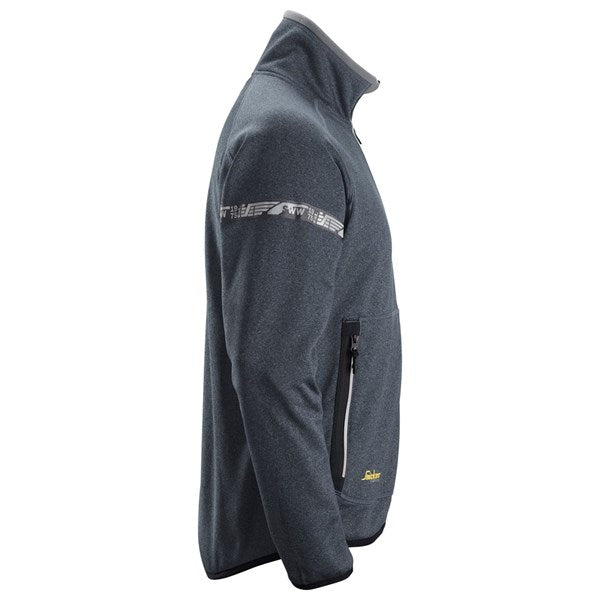 Fleece jacket with 37.5® Technology for temperature regulation.