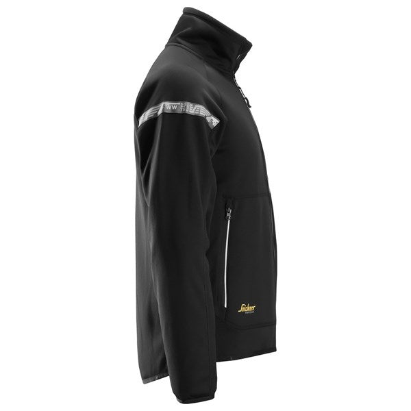 Comfortable fleece jacket with cooling 37.5® Technology.